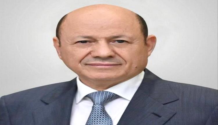 رئيس مجلس القيادة يطلع على مستجدات المنخفض الجوي في محافظة حضرموت
