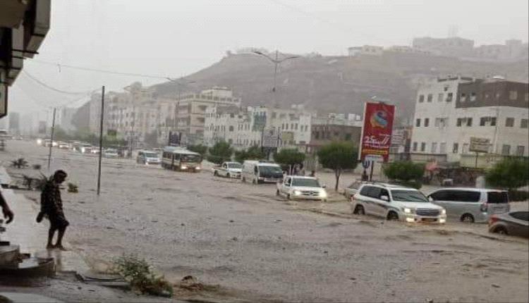 المنخفض الجوي ما زال نشطاً على اليمن.. حالة وفاة وأضرار كبيرة