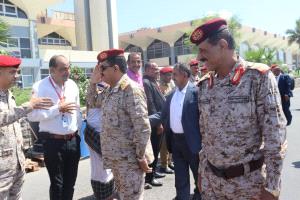 وزير الدفاع يعود إلى عدن بعد زيارات ميدانية ناجحة للوحدات العسكرية بحضرموت والمهرة