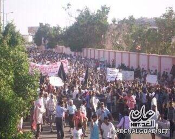 عشرات الآلاف في مسيرة بالمنصورة والجيش يفشل في وقف سيرها ((صور))