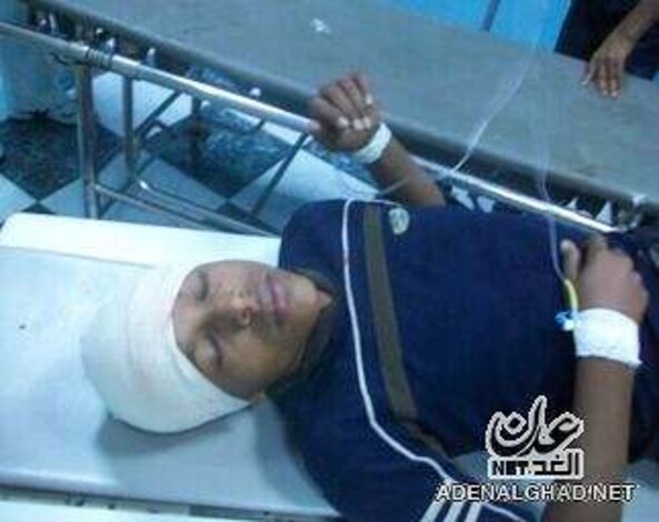 إرتفاع حصيلة جرحى إطلاق قوات الجيش النار على تظاهرة عدن إلى 12 مصاب((صور))