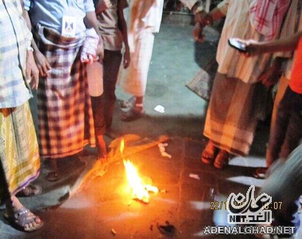 تدشين إحراق البطائق الانتخابية بعدن ومسيرة حاشدة بيوم الأسير ((صور))