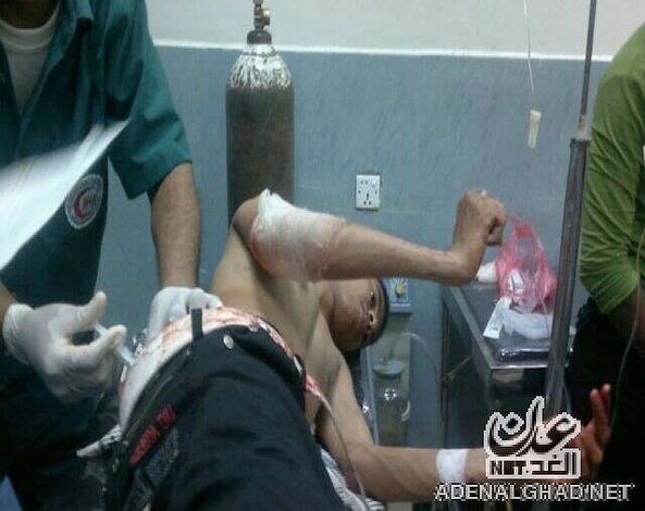 عاجل جرحى برصاص حراسة منزل "عبدالله حسين الأحمر"خلال مراسم تشييع ((شهيد)) بصيرة ((صور))
