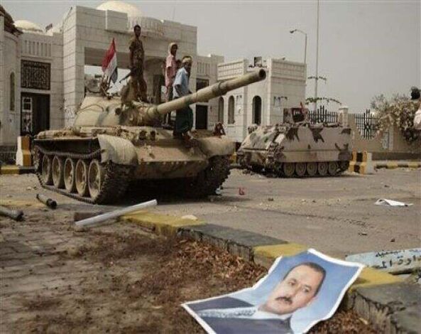 العثور على صور الرئيس اليمني السابق بمخابئ القاعدة بزنجبار يثير جدلا (صور)
