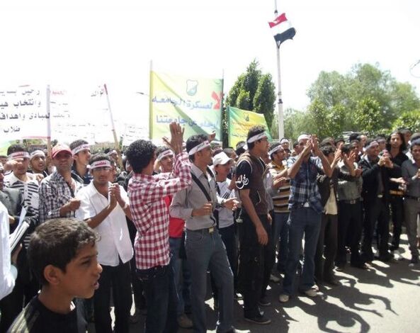 طلاب صنعاء يتظاهرون في اسبوع الغضب الطلابي رفضاً لعسكرة الجامعة