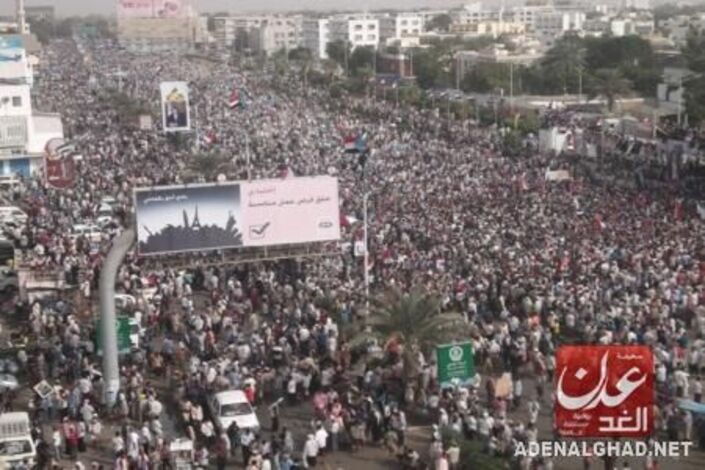 مليون جنوبي يحتشدون في ساحة العروض بخور مكسر قبل ساعات من مهرجان التصالح (صور)