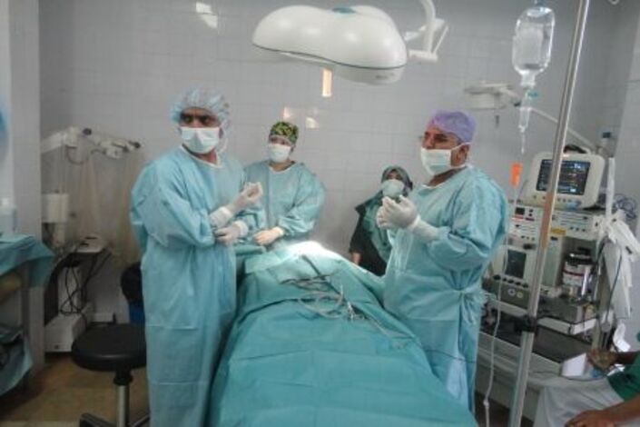 البعثة الألمانية الطبية تختتم العمليات الجراحية ب161 عملية بتعز وتعود بأبريل