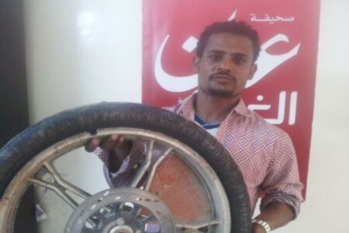 مواطن  يشكو: جنود الأمن بنقطة دار سعد أطلقوا النار علي وأصابوا دراجتي