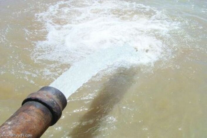 محافظ عدن يحث على ضرورة تسديد فواتير المياه