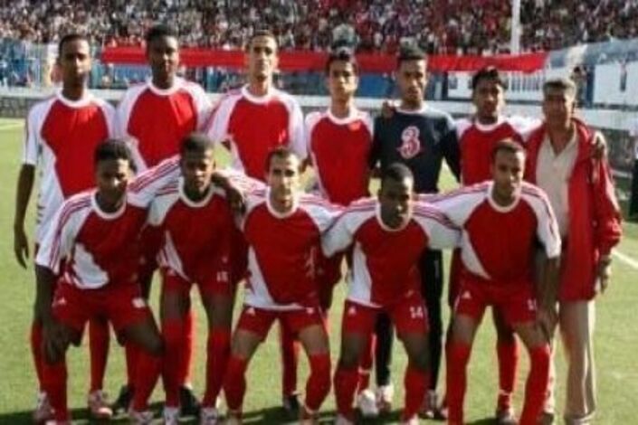 وزير الرياضة اليمنية يشيد بنجاحات حققها فريق كروي محلي