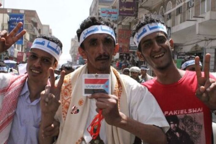 صحيفة : اعلام الجنوب ترتفع في صنعاء ومستقلون يفشلون مليونية الاصلاح