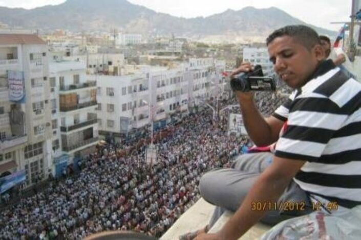 مصور سابق بقناة عدن لايف يرد على اتهامات
