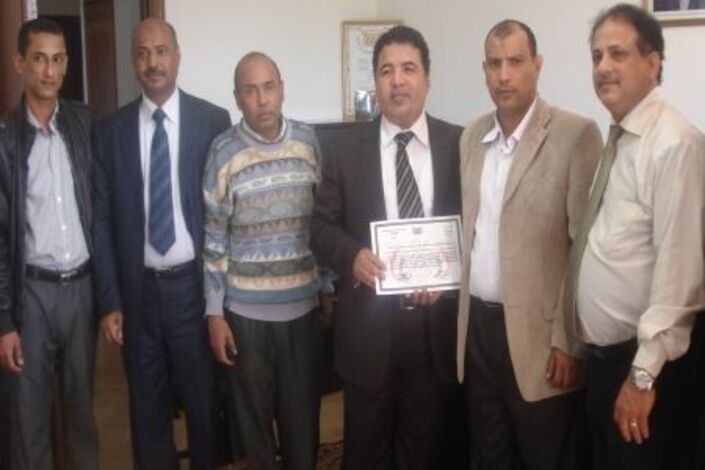 السفارة اليمنية بالمغرب تكرم الباحث فؤاد حسن هبه لتفوقه دراسياً