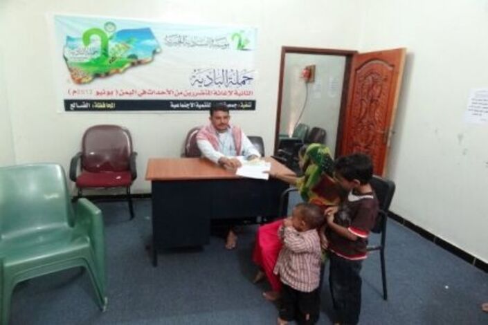 مؤسسة البادية الخيرية توزع الصدقات النقدية والإيواء في 15 محافظة يمنية
