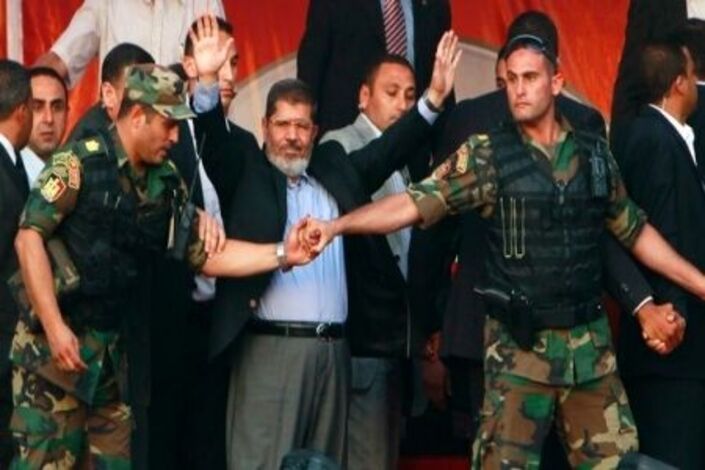 أخطاء قاتلة أنهت حكم محمد مرسي في عام واحد