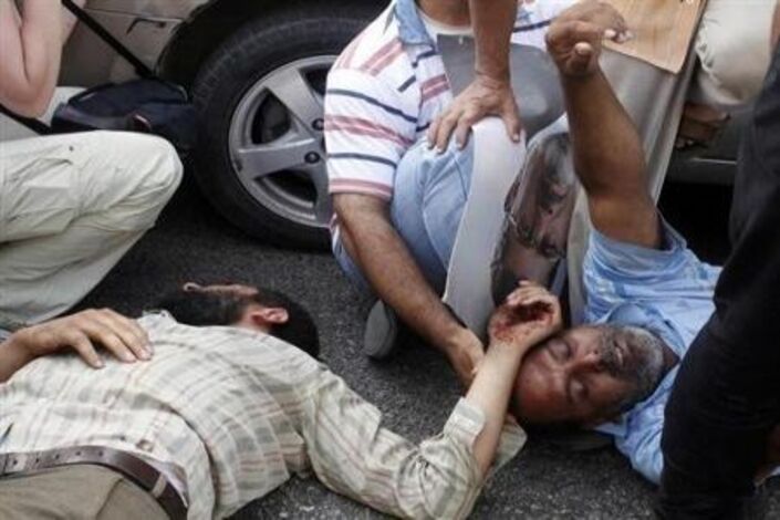 ألوف المؤيدين لمرسي يتظاهرون وأنباء عن مقتل ثلاثة