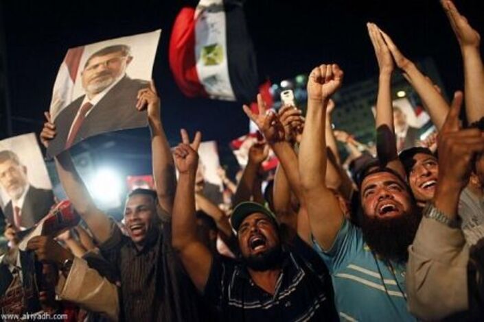 اشتباكات بين مؤيدي مرسي وقوات الجيش في سيناء والسويس والاسماعيلية
