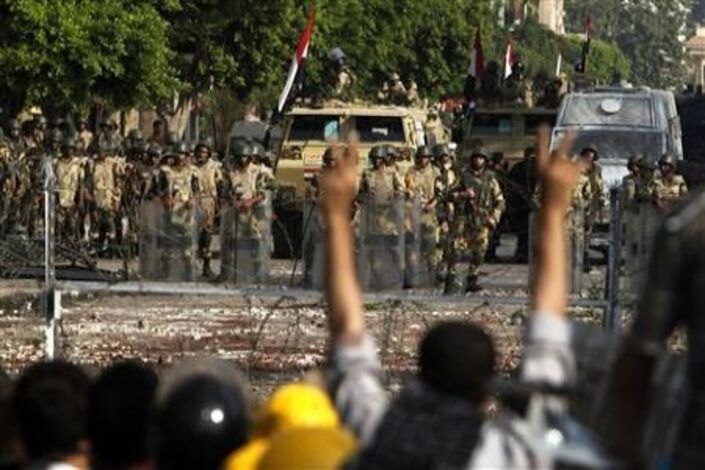 الجيش المصري: لن يكون هناك تعقب لأي فرد خارج اطار القانون خلال الفترة القادمة