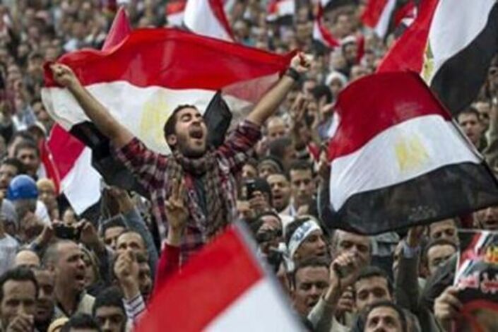 فورين بوليسي: هل يمكن لسماسرة الخليج أن يشتروا ثورة مصر؟! بعد سيطرتهم على العملية الانتقالية في اليمن