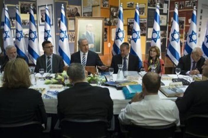 احتدام الخلافات داخل الائتلاف الحكومي في اسرائيل حول محادثات مع الفلسطينيين