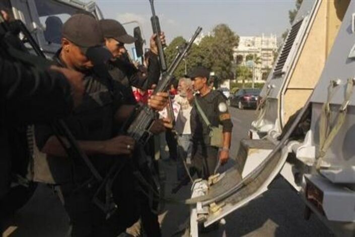 الرئاسة المصرية: مصر بدأت الحرب على الارهاب والجيش يكثف الضغط على الإسلاميين ويدعو لمظاهرات حاشدة