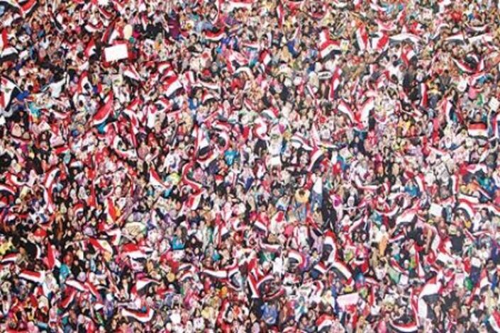 مرسي يواجه قضيتي تخابر وقتل.. والملايين في ميادين مصر