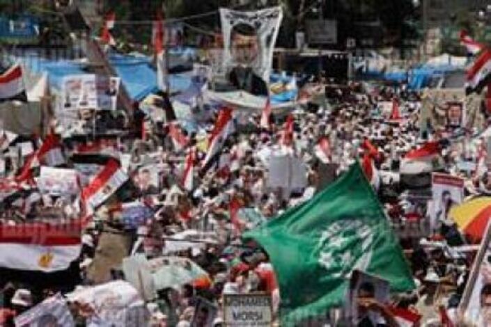 نيويورك تايمز : «الداخلية» تستعين بالكوماندوز للقبض على قيادات الإخوان في «رابعة»