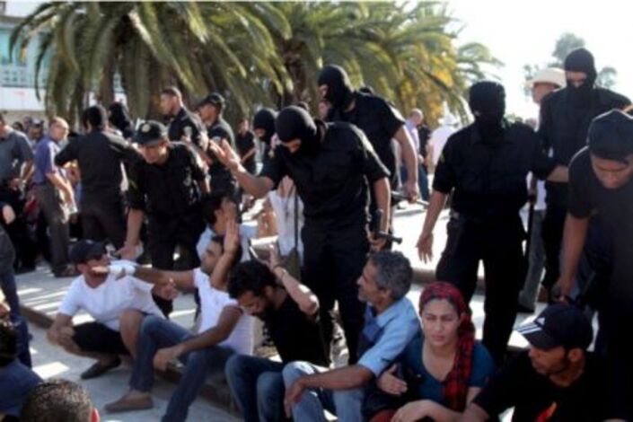 عادت الاغتيالات السياسية إلى تونس فانتكست السياحة