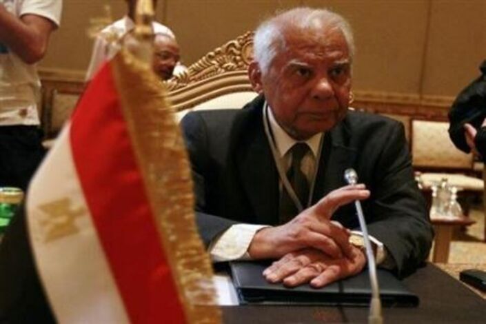 رئيس وزراء مصر: لا رجعة عن فض اعتصام أنصار مرسي