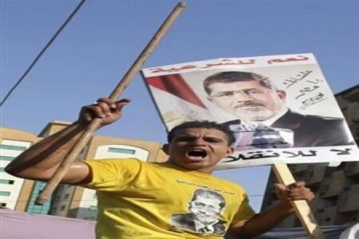 احتجاجات لالآف من انصار مرسي في القاهرة واشتباكات في الفيوم والغربية