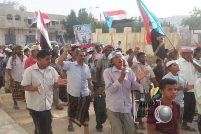 المئات يشاركون بمسيرة حاشدة بتريم تضامنا مع ابناء لحج