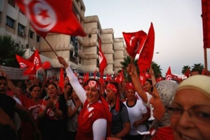 تونس: الآلاف يتظاهرون ويرفعون شعار "ارحل" ضد النهضة