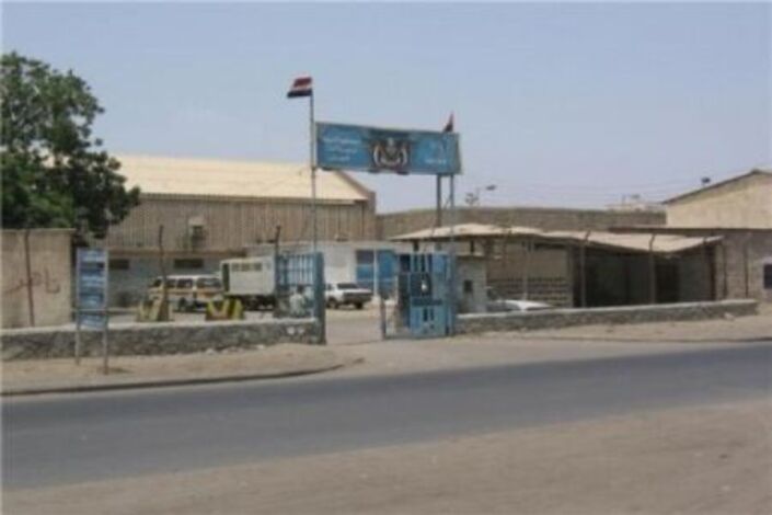 مصادر : نقل عدد من معتقلي القاعدة من سجن المنصورة إلى جهات مجهولة