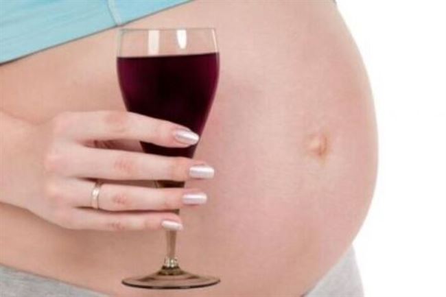 توجه لاعتبار شرب الكحول أثناء الحمل جريمة