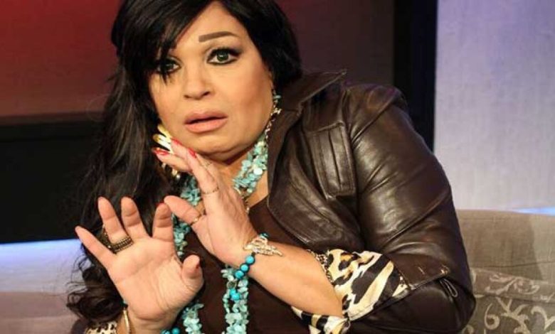 الراقصة فيفي عبده تتعرض للتحرش في عزاء الممثلة "كريمة مختار"