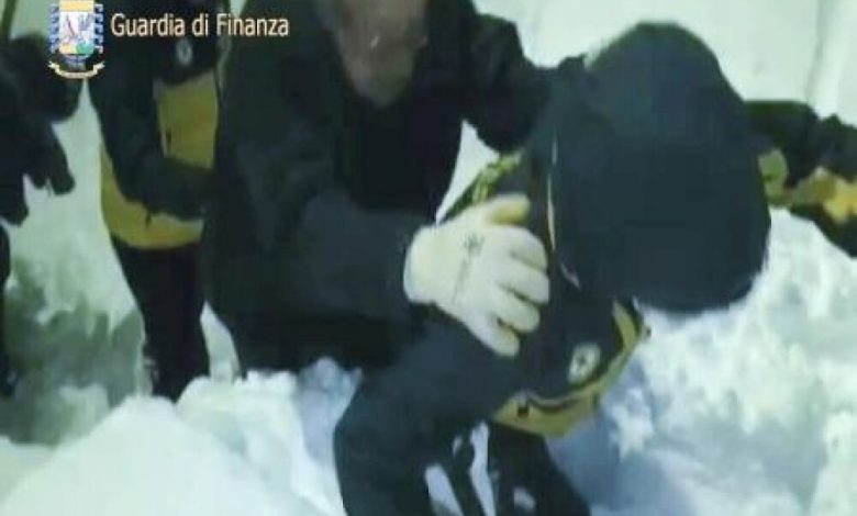 انهيار جليدي يضرب فندقا في إيطاليا ومخاوف من سقوط العديد من القتلى