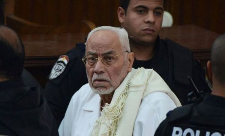الداخلية المصرية: نقل مهدي عاكف المرشد العام السابق الإخوان المسلمين إلى مستشفى خاص
