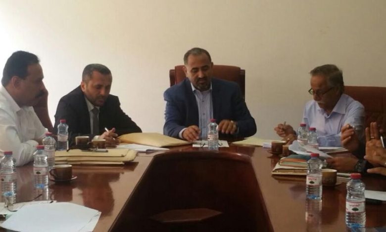 لجنة الخطة والموازنة برئاسة المحافظ الزبيدي تناقش استكمال وتصفية مستحقات بعض المشاريع بعدن