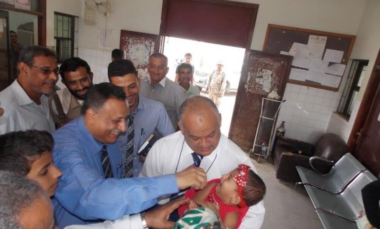 مديرا عام المنصورة ومكتب الصحة عدن يتفقدا حملة التحصين لشلل الأطفال