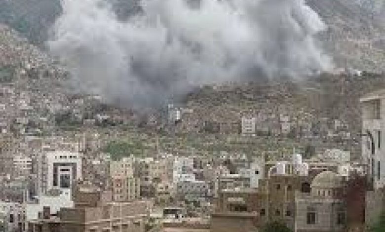 الحوثيون يفجرون قرية في تعز بعد تهجير سكانها