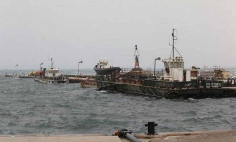 ليبيا: إنتاج النفط يزيد إلى 700 ألف ب/ي بعد انتهاء القتال بموانئ