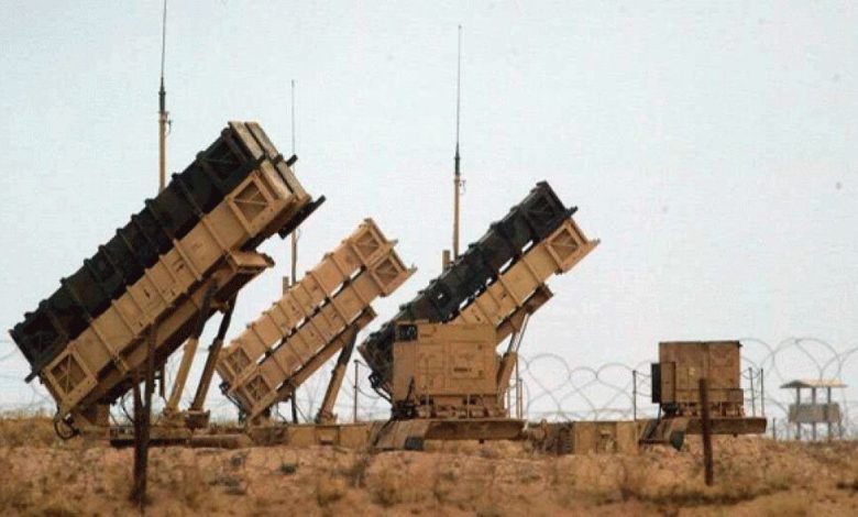 دفاعات التحالف العربي تعترض صاروخين بالستيين في سماء المخا