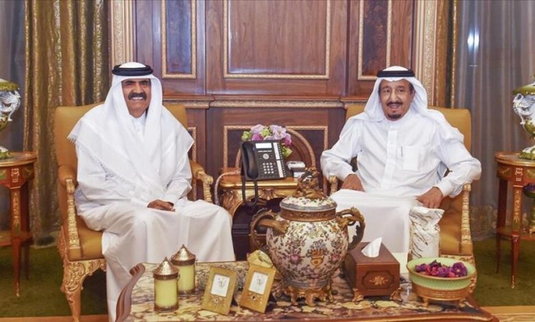 الملك سلمان يلتقي أمير قطر السابق في الرياض