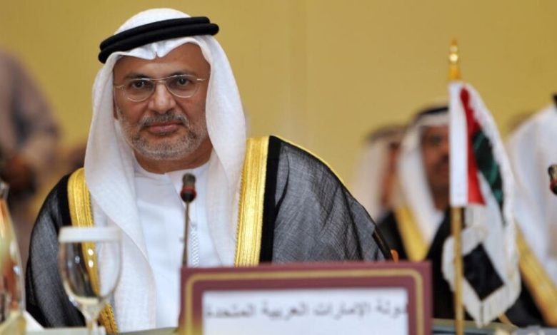 تلميح جديد من الوزير الإماراتي قرقاش بشأن قرارات هادي الأخيرة