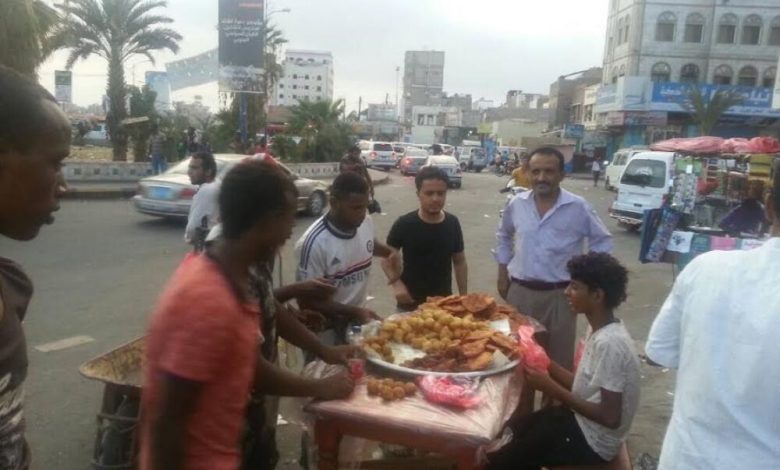 تقرير : كيف استقبل الناس رمضان في أول أيامه في عدن ؟