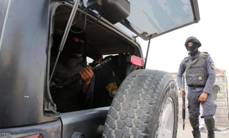 مصر.. مقتل 4 من رجال الشرطة باستهداف سيارتهم