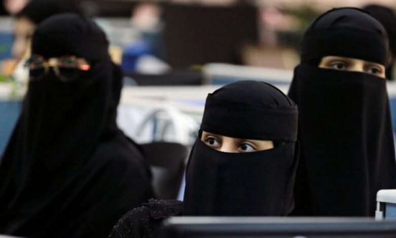 قيود شركة الخطوط السعودية على ملابس الركاب تثير جدلا واسعا