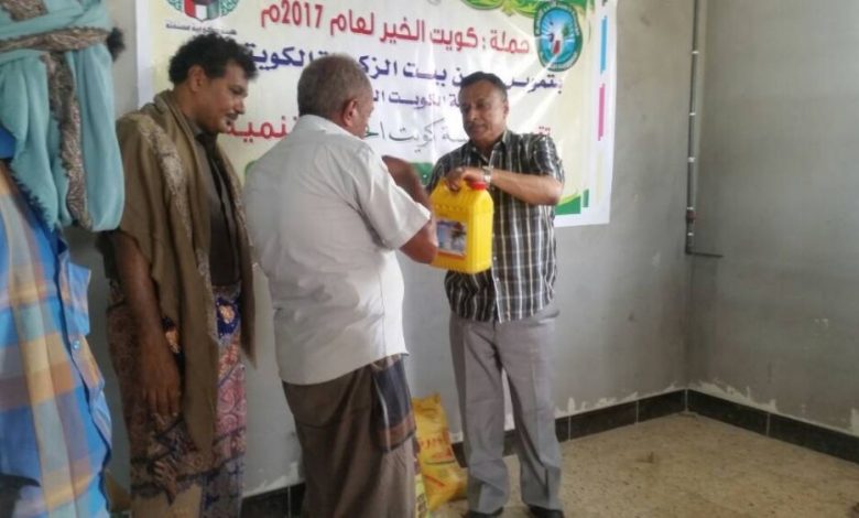 البري يدشن توزيع اغاثة لنازحين تعز في عدن