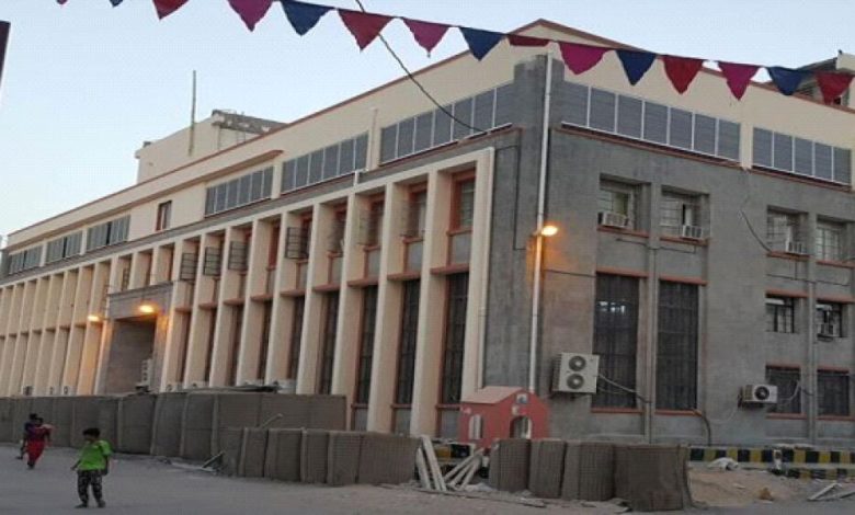 البنك المركزي اليمني يناقش توريد الأموال إلى عدن وتوفير السيولة