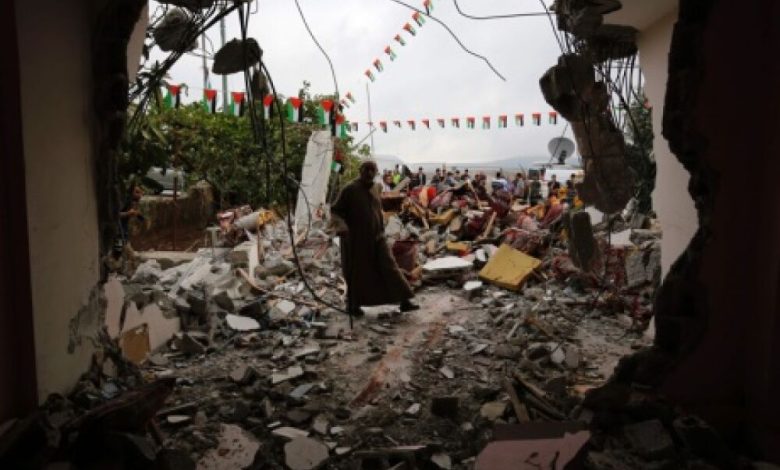 الاحتلال يهدم منزل منفذ عملية «حلميش» ويصيب العشرات